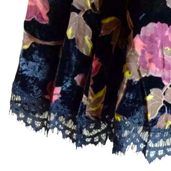 Max Studio Flowers 💐 & Lace Slip Dress Medium Velvet Spaghetti Straps Lace Trim - Picture 10 of 16